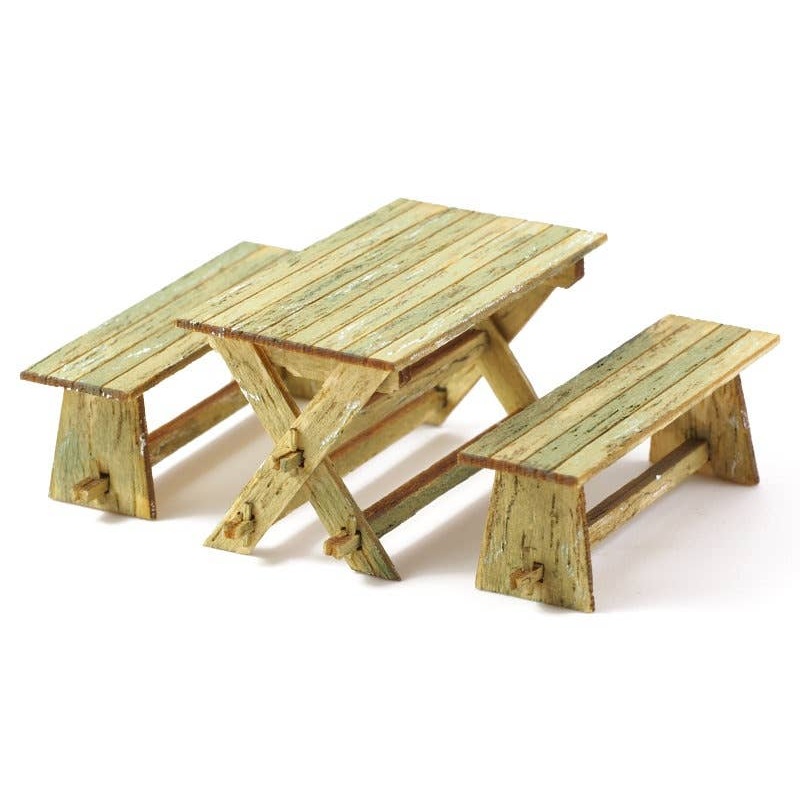 1/35 Wooden Garden Table + 2 Benches