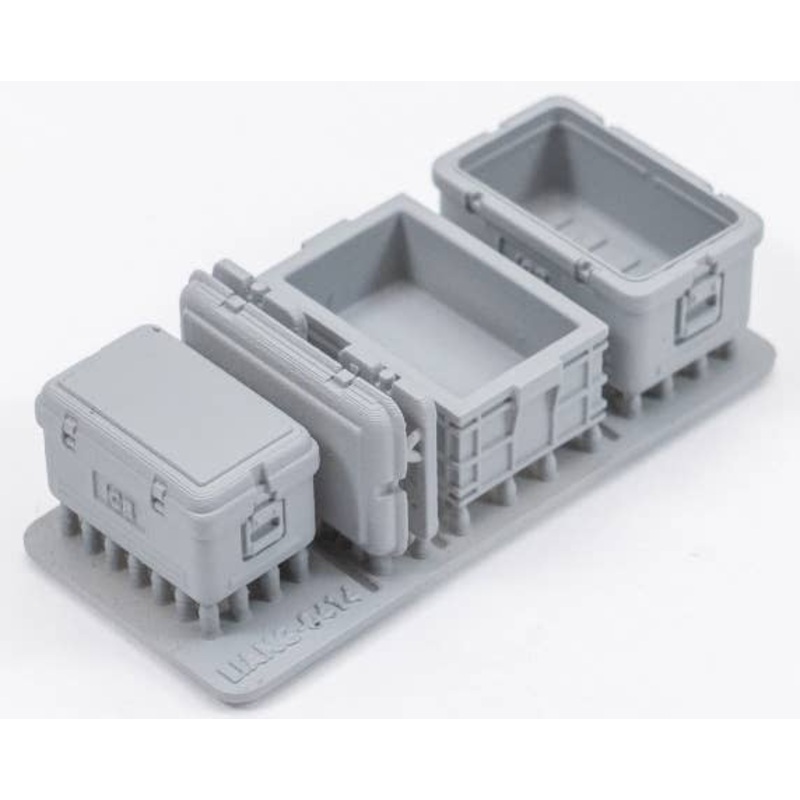 1/35 Cooler Box & Plastic Container