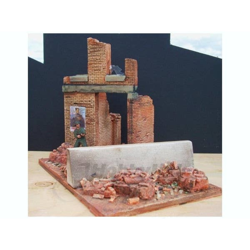 1/35 Last Stand w/cobblestone base