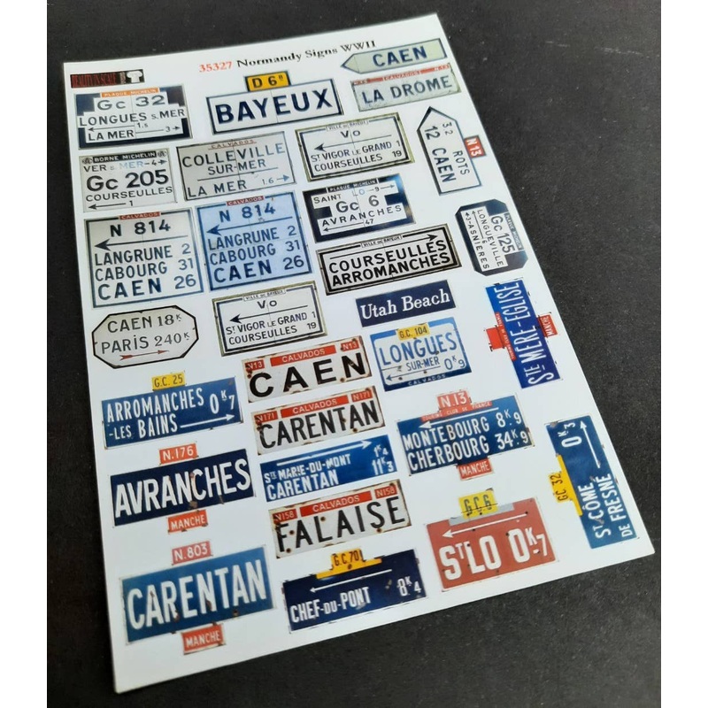 1/35 WWII Normandy Traffic Sign Set