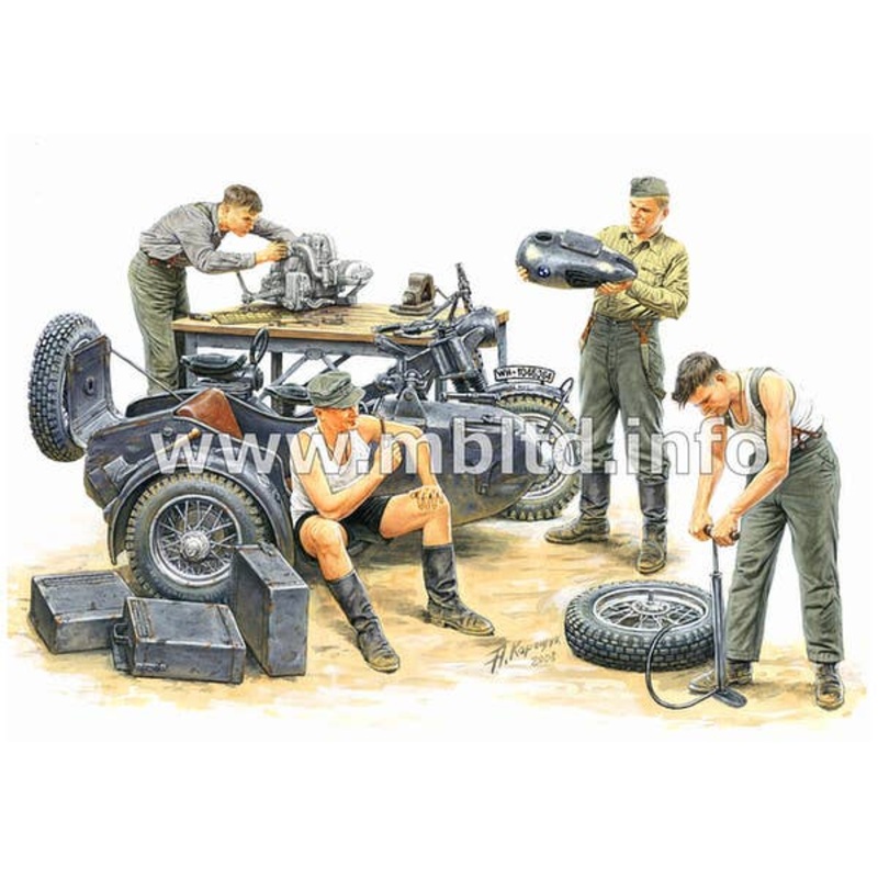 1/35 German Motorcycle Repair Crew (4pcs)