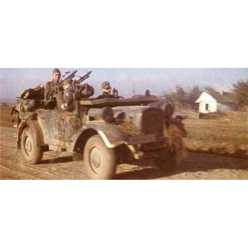 1/35 German Einheits-PKW Kfz.4 Light Four-Wheel Drive Anti-Aircraft Vehicle