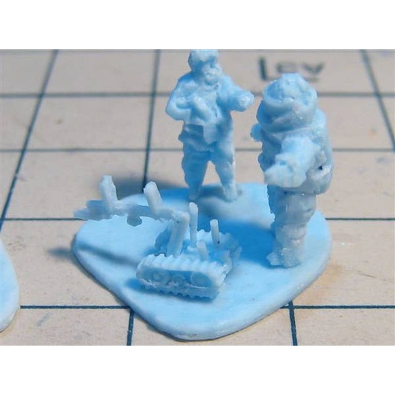 1/144 Bomb Disposal Suit & Tactical Robot