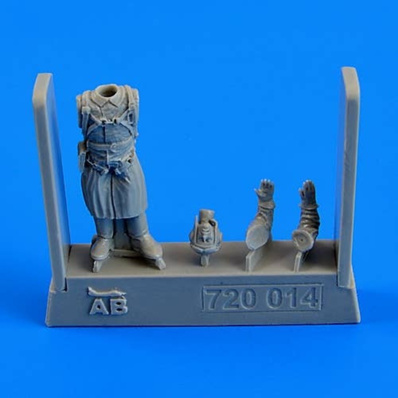 1/72 Russian Pilot WWII