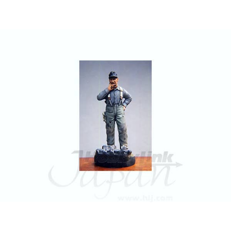 1/35 German Army/SS Mechanic in Shirtsleeves WWII