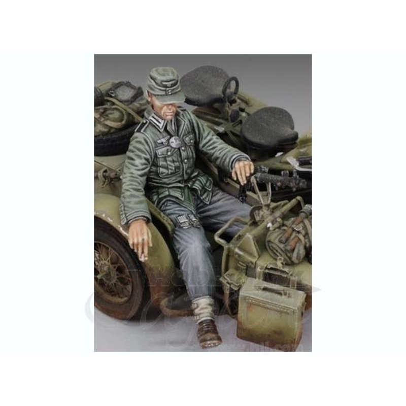 1/35 German Infantry Cigarette Time