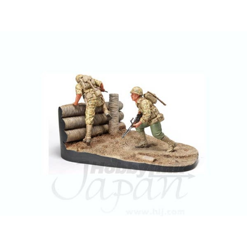 1/35 U.S. Marines Infantry Pacific w/Base (2 Figures)