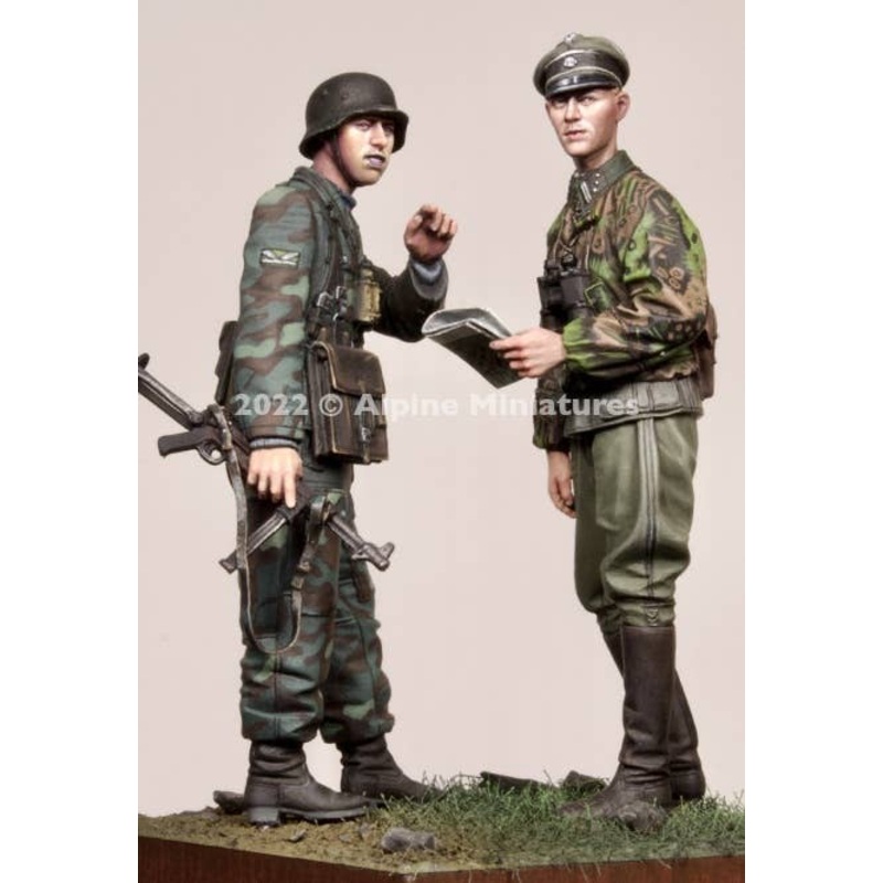 1/35 WW.II German Waffen-SS Grenadier Officer Set (Set of 2)