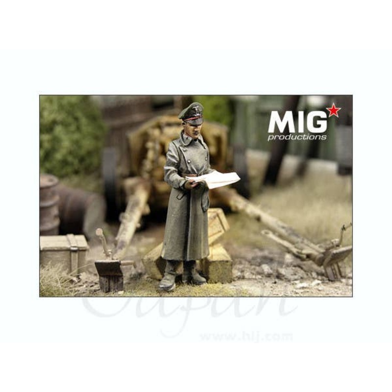 1/48 German Officer in Motorcyclist Overcoat