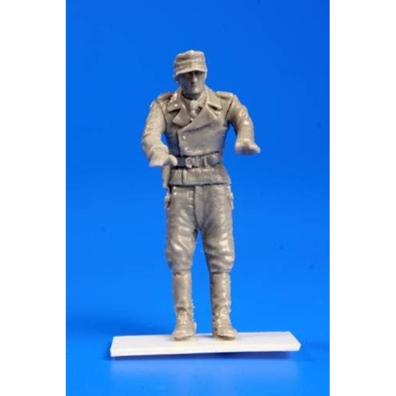 1/48 German WWII German Tank Commander