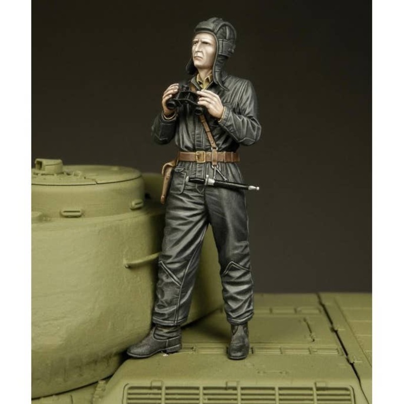 1/48 Russian tanker at rest - WWII