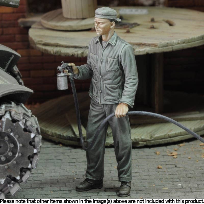 1/48 U.S. Army Vehicle Maintenance Soldier Spray-Painted Mechanic