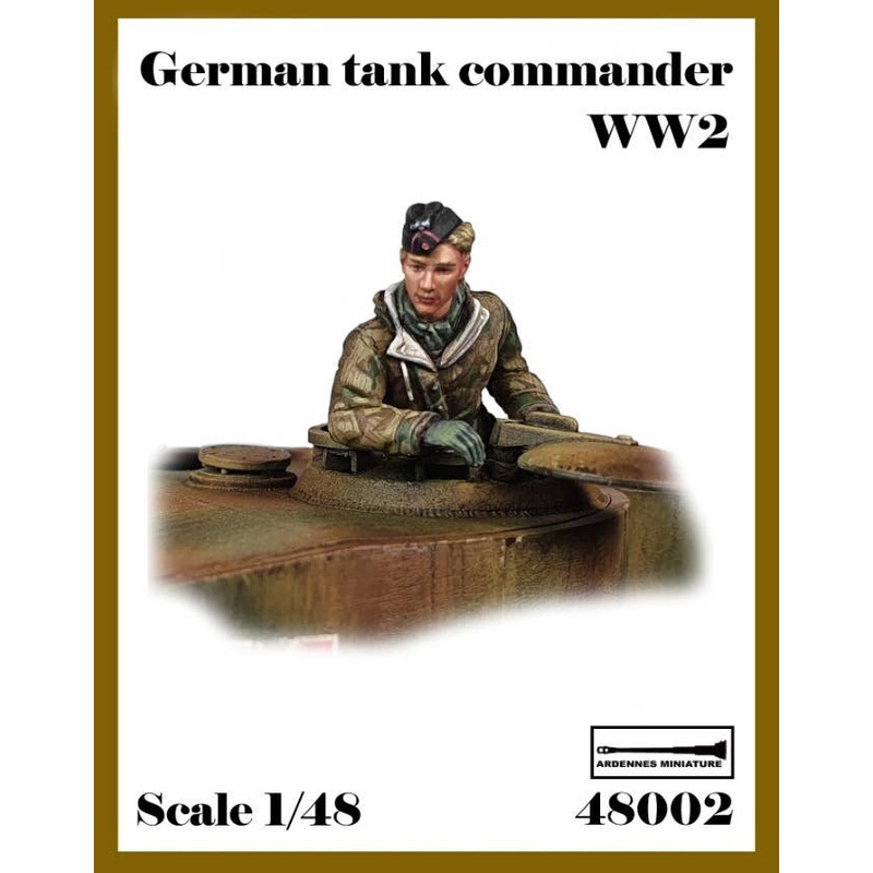 1/48 WWII German Tank Commander In Winter Gear Embarking From Cupola