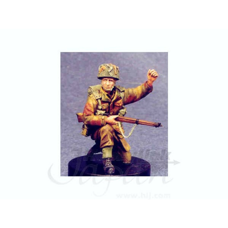 1/35 Airborne Soldier Kneeling with Rifle