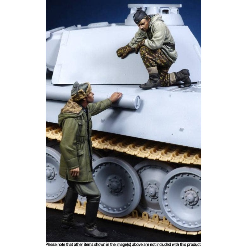 1/35 German Panther Commander & Waffen SS Officer WWII