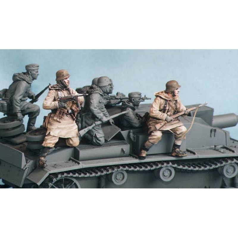 1/35 German Panzergrenadieren SS II Kharkow Winter 1943 (2pcs)
