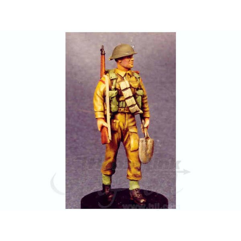 1/35 UK Soldier Walking with Spade