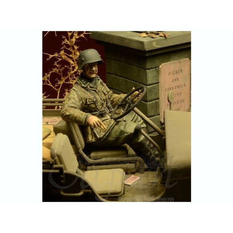 1/35 WSS Foot Soldier Jeep Driver Ardennes 1944