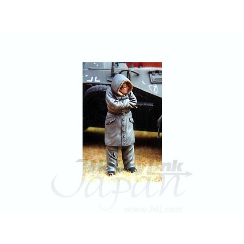 1/35 Cold German Soldier in SS Parka, Hood Raised