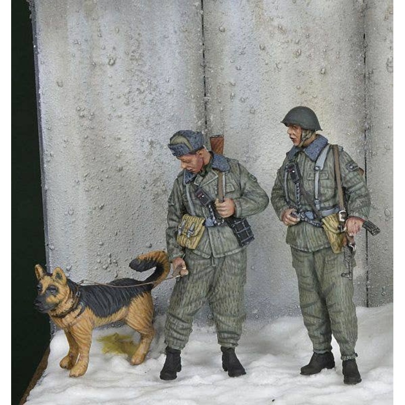 1/35 Current East German Border Guard with dog set 1970s-80s winter (set of 2)