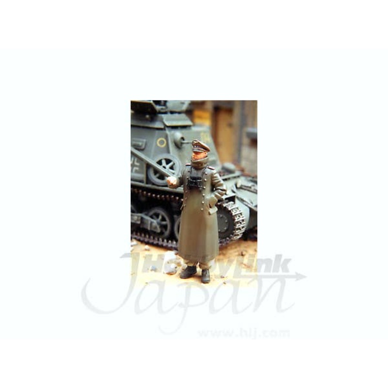 1/35 German Officer Wearing Watchcoat WWII