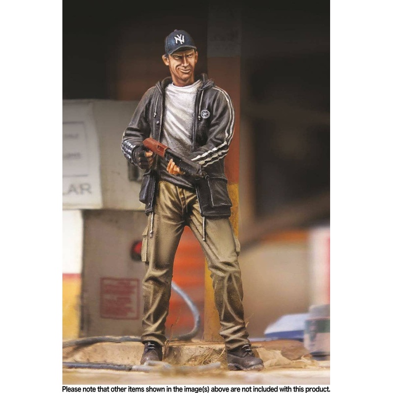 1/35 Zombie Series Zombie Hunter With a Shotgun