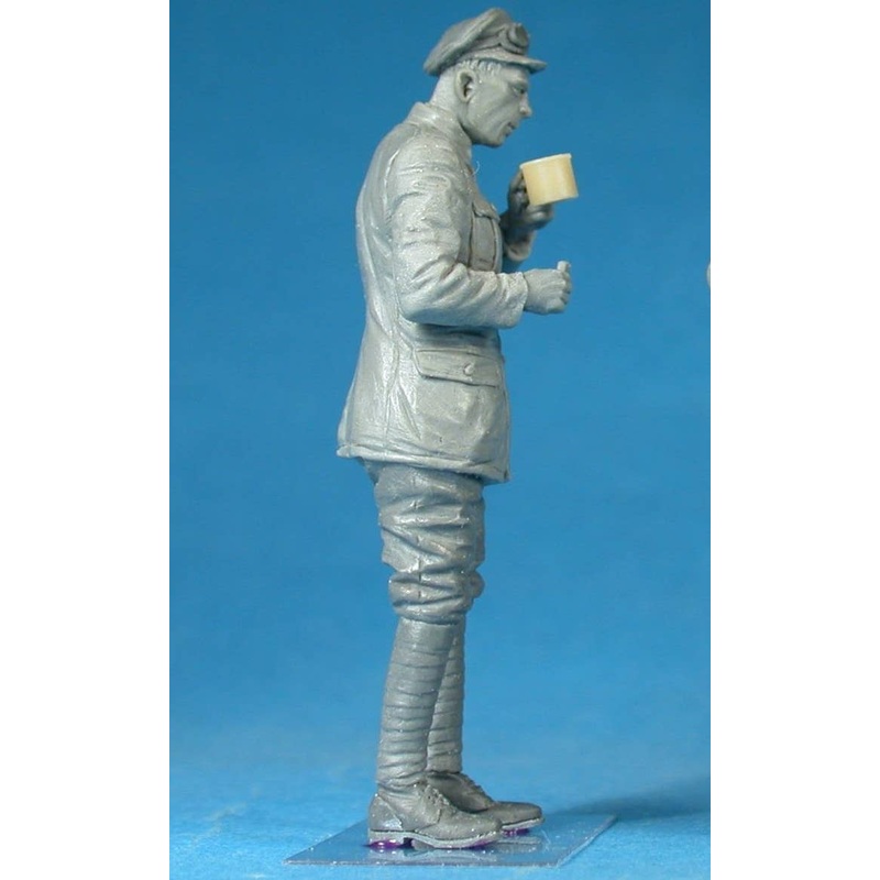 1/35 British Armoured Car Division Serviceman on Tea Break