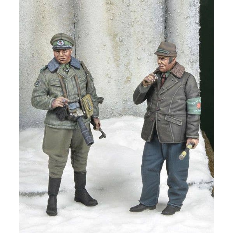 1/35 Current East German Border Guard Officer & Border Guard Assistant 1970-80s Winter (Set of 2)
