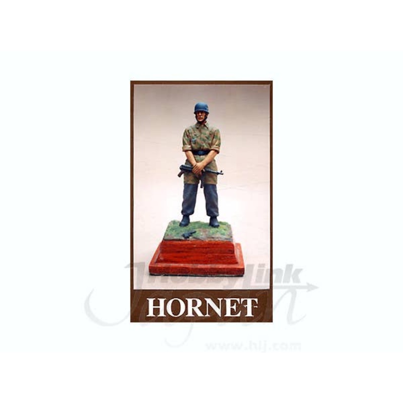 1/35 German Paratrooper in Camouflage Smock WWII