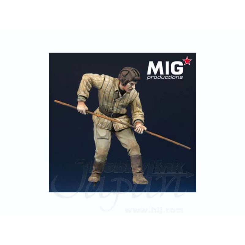 1/35 Soviet Tanker at Work WWII #1
