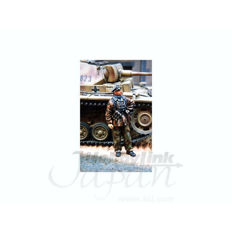 1/35 SS NCO Late WWII Wearing Camouflage Clothing