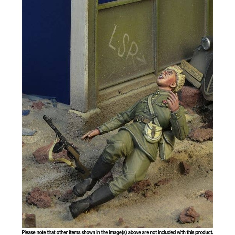 1/35 WWII Falling Soviet Infantry Berlin 1945