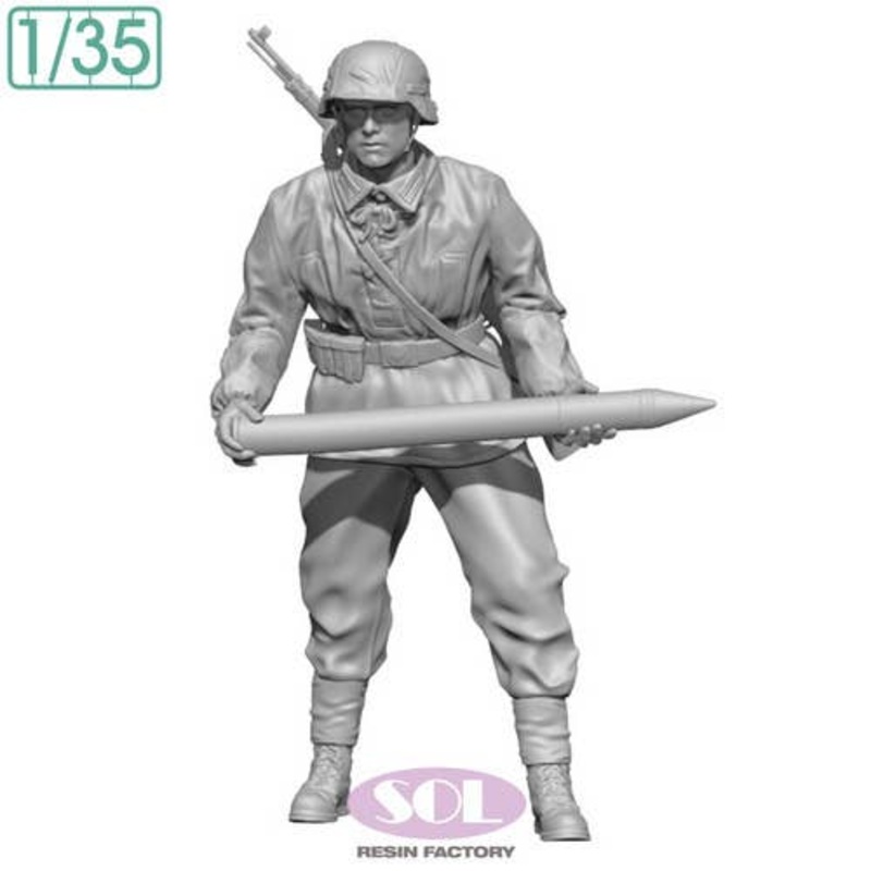 1/35 WWII German anti-tank artillery loader 2