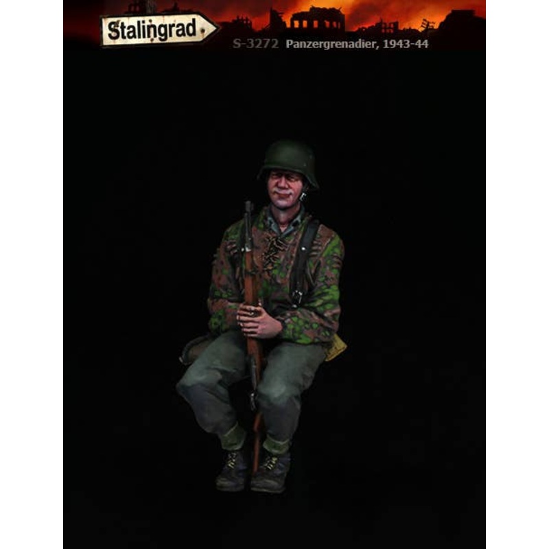 1/35 WWII Germany Panzergrenadier Sitting on a Chair 1943-44
