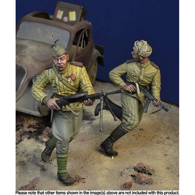 1/35 WWII Soviet Infantry Assaulting Berlin 1945