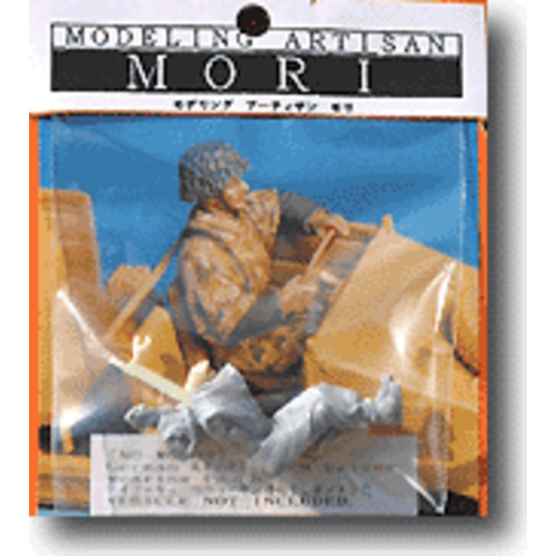1/35 German Kubelwagen Driver w/Poncho