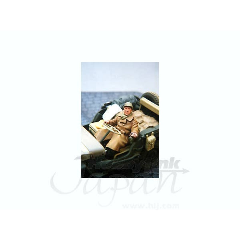 1/35 Souvenir Hunters #1 Seated GI in Greatcoat WWII