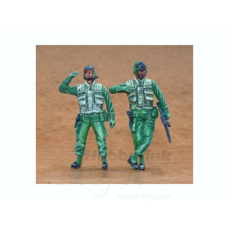 1/35 US Helicopter Pilots-Standing Vietnam (2 figures)