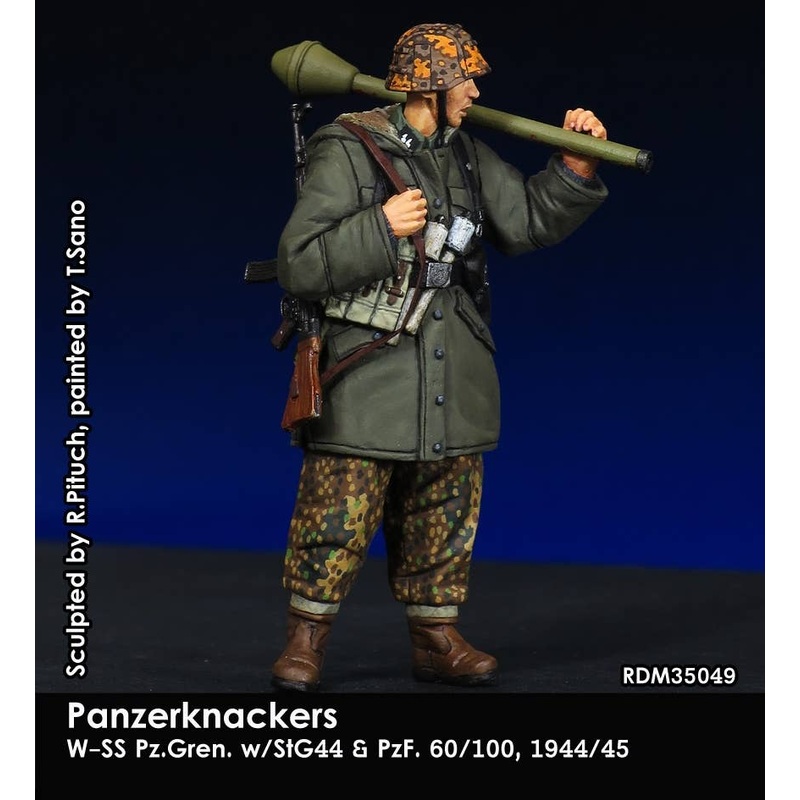 1/35 WW.II German Waffen SS Grenadier StG44 Assault Rifle & Panzerfaust 60/100 1944 - 45
