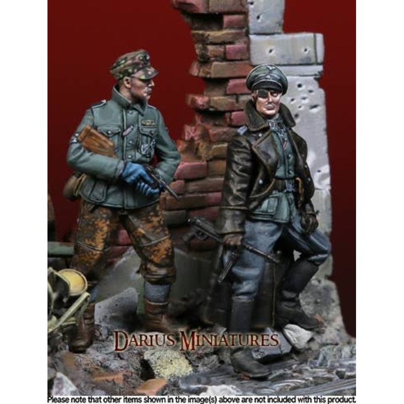 1/35 WWII German Waffen-SS General Set (2 Units Included)