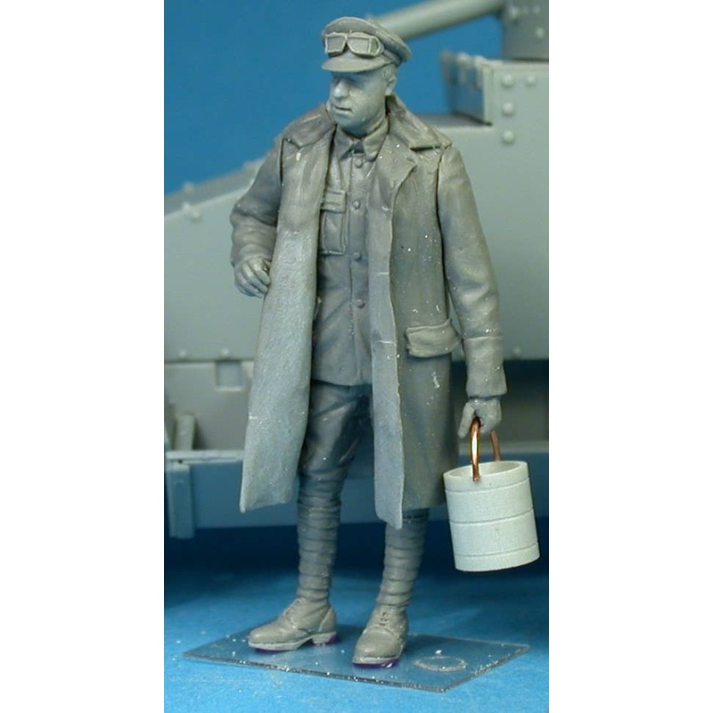 1/35 British RNAS Armored Car Division Crewman with Bucket
