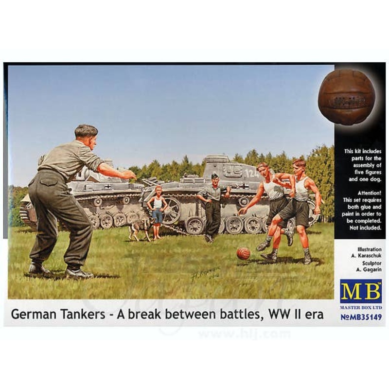 1/35 German Tankers A Break Between Battles WW II Era