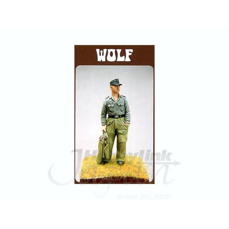 1/35 German Tankman in Reed-Green Uniform WWII