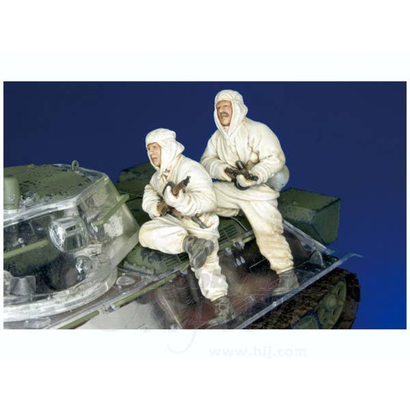 1/35 Russian Infantry Riding with T-34 Winter #2 (2 figures)