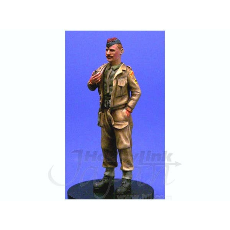 1/35 Tank Officer at Ease