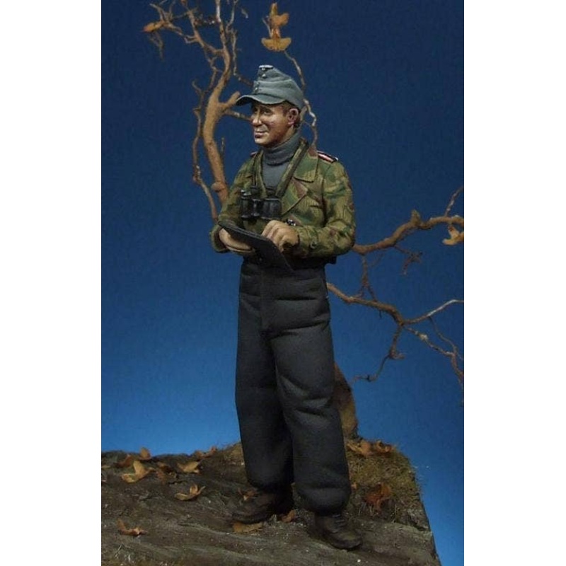 1/35 WWII German Panzer Officer