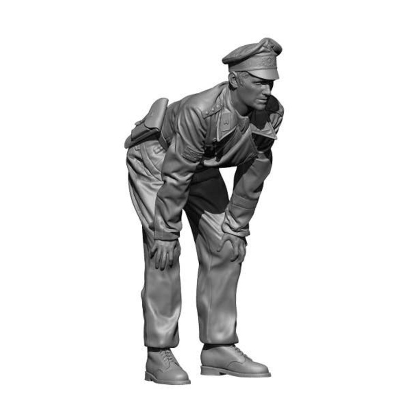 1/35 WWII German Tank Crew Stooping Officer