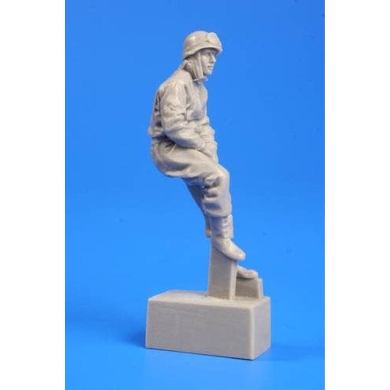 1/35 WWII Tank Commander in turret, Winter 1944