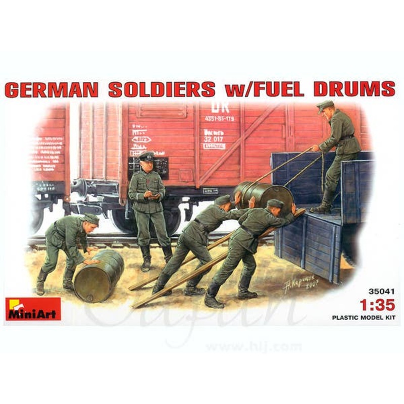 1/35 German Soldiers w/Fuel Drums