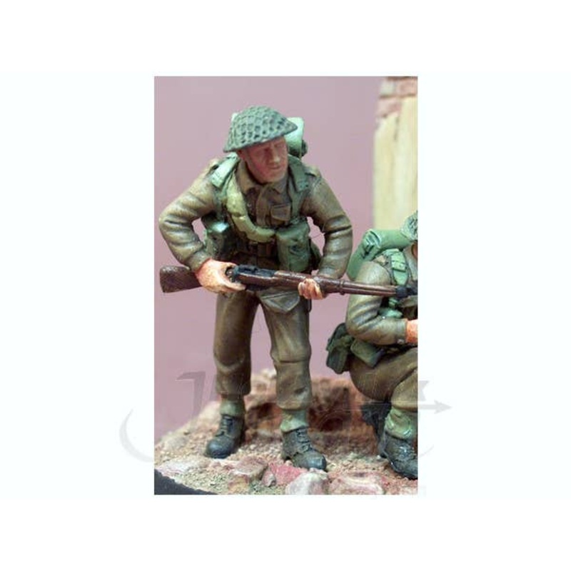 1/35 Soldier Standing with Rifle